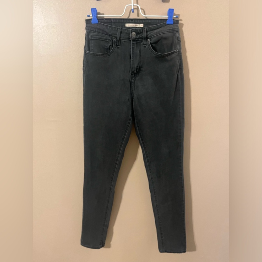 High rise skinny Levi’s black jeans